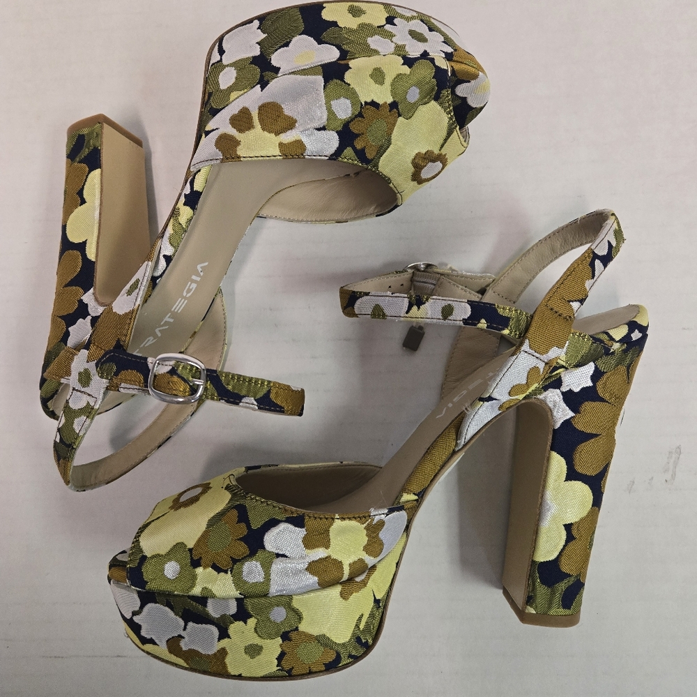 Strategia Woman's Flower Platform Heels Size 39 NWOT ankle Strap Floral Peep Toe